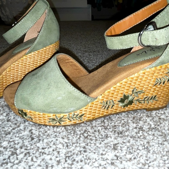 Sage green wedge sandals with appliqué detail - Picture 1 of 3